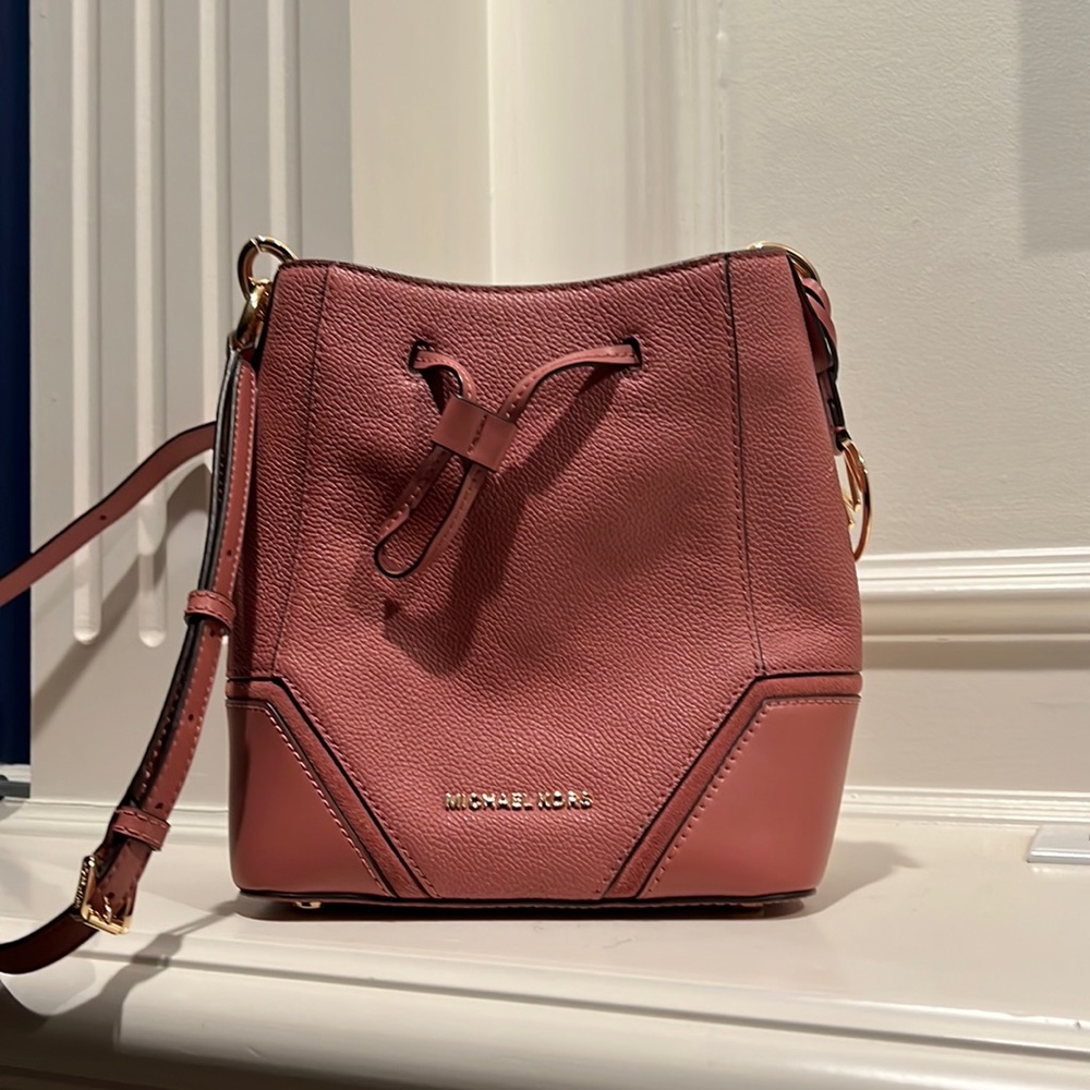 Michael Kors small bucket bag. Dusty pink. Never worn.